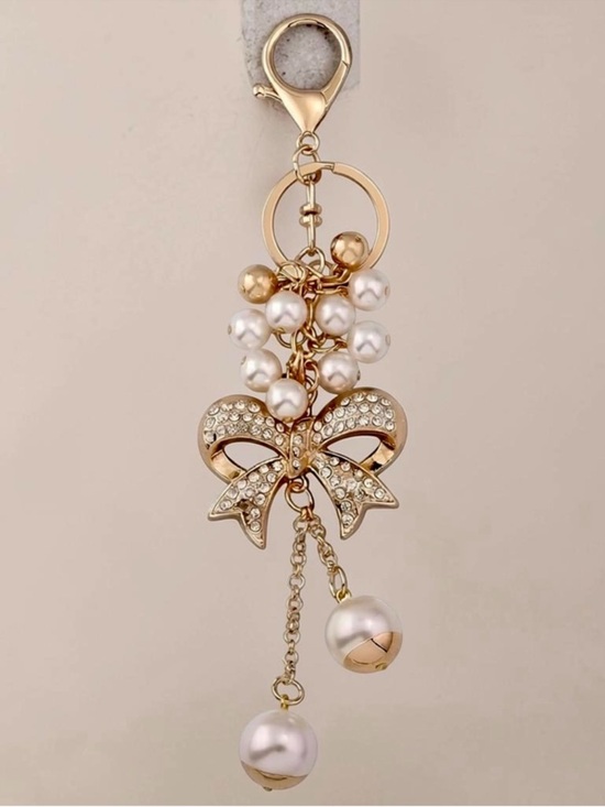 Accessories - Gold Bow & Pearl Charm Keychain